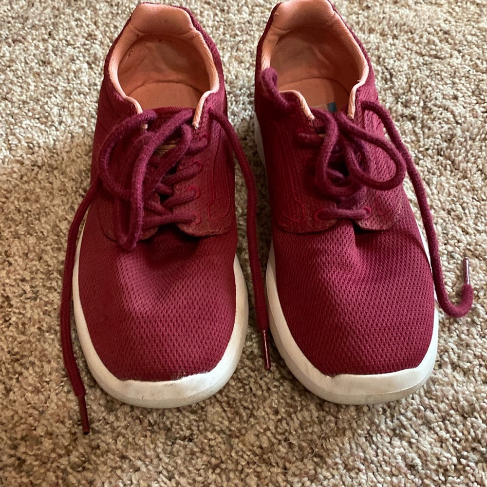Vans maroon ultra cush tennis shoes sizes 6 womens